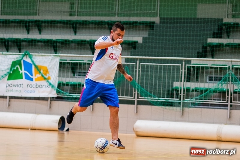 Zdjęcie w galerii na portalu naszraciborz.pl: Emocjonujący piątek w HLPN. Dreszczowiec w starciu Cukierni z Galaktikos wiadomości z regionu