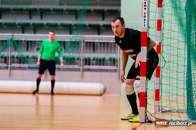 Zdjęcie w galerii na portalu naszraciborz.pl: Emocjonujący piątek w HLPN. Dreszczowiec w starciu Cukierni z Galaktikos wiadomości z regionu