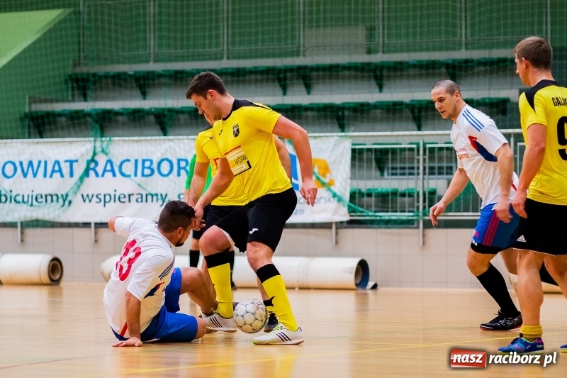 Zdjęcie w galerii na portalu naszraciborz.pl: Emocjonujący piątek w HLPN. Dreszczowiec w starciu Cukierni z Galaktikos wiadomości z regionu