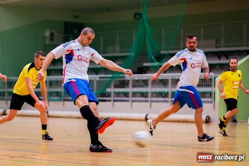 Zdjęcie w galerii na portalu naszraciborz.pl: Emocjonujący piątek w HLPN. Dreszczowiec w starciu Cukierni z Galaktikos wiadomości z regionu