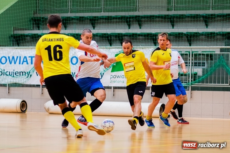 Zdjęcie w galerii na portalu naszraciborz.pl: Emocjonujący piątek w HLPN. Dreszczowiec w starciu Cukierni z Galaktikos wiadomości z regionu