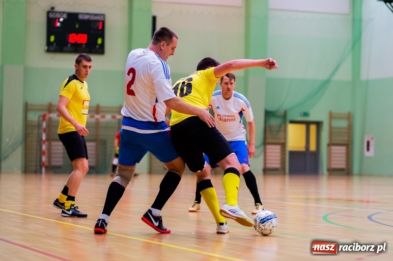 Zdjęcie w galerii na portalu naszraciborz.pl: Emocjonujący piątek w HLPN. Dreszczowiec w starciu Cukierni z Galaktikos wiadomości z regionu