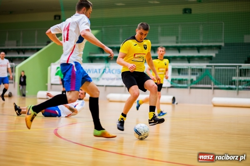 Zdjęcie w galerii na portalu naszraciborz.pl: Emocjonujący piątek w HLPN. Dreszczowiec w starciu Cukierni z Galaktikos wiadomości z regionu