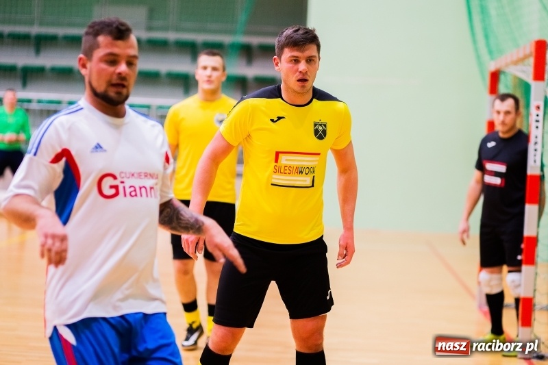 Zdjęcie w galerii na portalu naszraciborz.pl: Emocjonujący piątek w HLPN. Dreszczowiec w starciu Cukierni z Galaktikos wiadomości z regionu