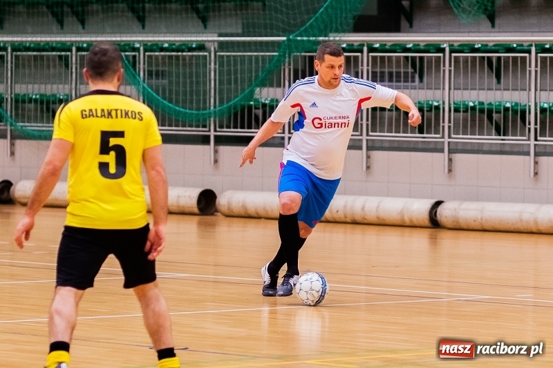 Zdjęcie w galerii na portalu naszraciborz.pl: Emocjonujący piątek w HLPN. Dreszczowiec w starciu Cukierni z Galaktikos wiadomości z regionu