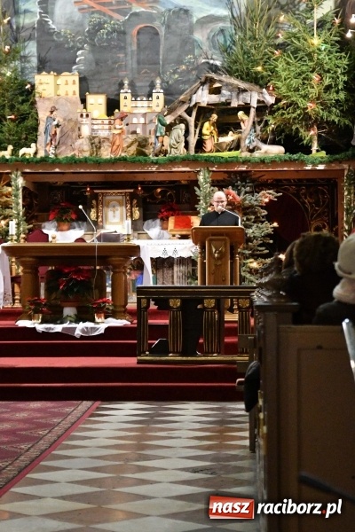 Zdjęcie w galerii na portalu naszraciborz.pl: Kolędy i pastorałki zabrzmiały w świątyni farnej wiadomości z regionu