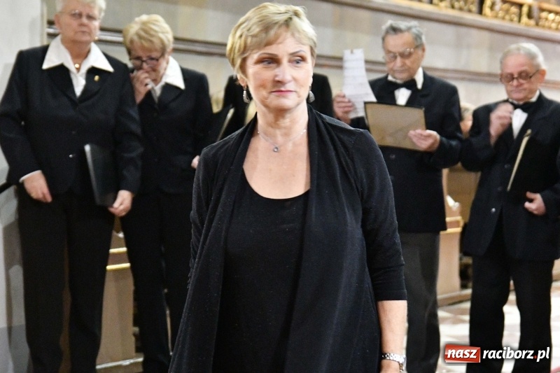 Zdjęcie w galerii na portalu naszraciborz.pl: Kolędy i pastorałki zabrzmiały w świątyni farnej wiadomości z regionu