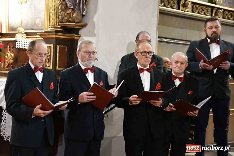 Zdjęcie w galerii na portalu naszraciborz.pl: Kolędy i pastorałki zabrzmiały w świątyni farnej wiadomości z regionu