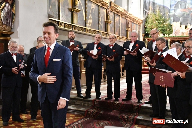 Zdjęcie w galerii na portalu naszraciborz.pl: Kolędy i pastorałki zabrzmiały w świątyni farnej wiadomości z regionu