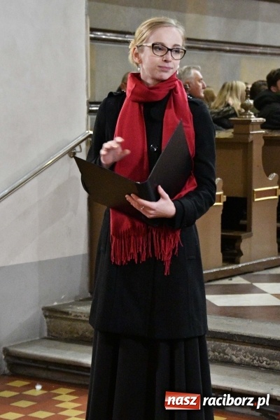 Zdjęcie w galerii na portalu naszraciborz.pl: Kolędy i pastorałki zabrzmiały w świątyni farnej wiadomości z regionu