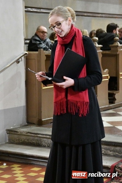 Zdjęcie w galerii na portalu naszraciborz.pl: Kolędy i pastorałki zabrzmiały w świątyni farnej wiadomości z regionu