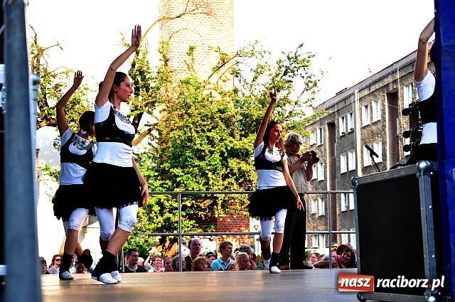 Zdjęcie w galerii na portalu naszraciborz.pl: Majka Jeżowska w nagrodę wiadomości z regionu