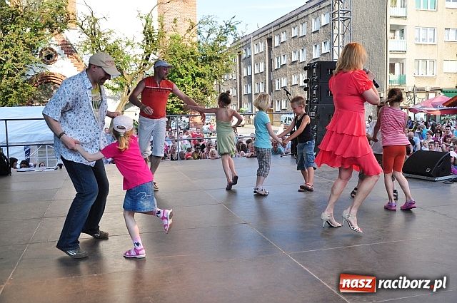 Zdjęcie w galerii na portalu naszraciborz.pl: Majka Jeżowska w nagrodę wiadomości z regionu
