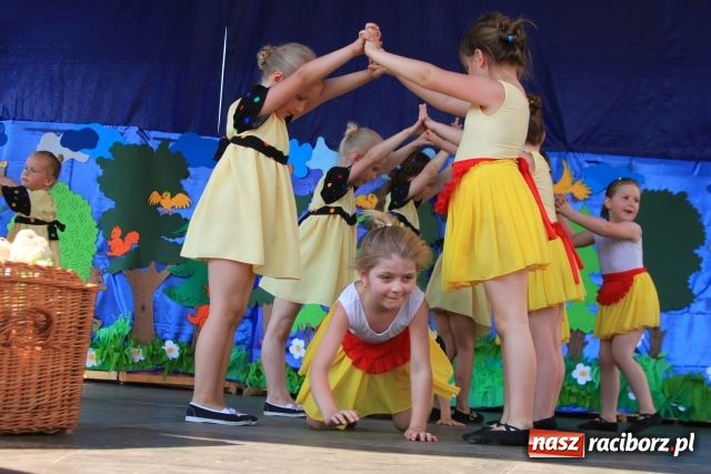 Zdjęcie w galerii na portalu naszraciborz.pl: Majka Jeżowska w nagrodę wiadomości z regionu