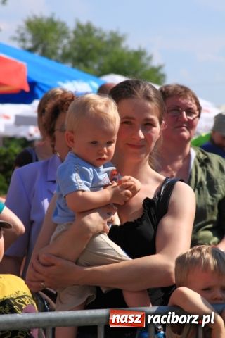 Zdjęcie w galerii na portalu naszraciborz.pl: Majka Jeżowska w nagrodę wiadomości z regionu