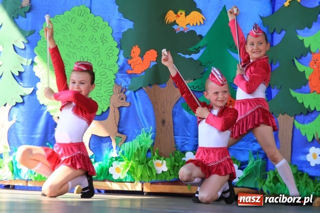 Zdjęcie w galerii na portalu naszraciborz.pl: Majka Jeżowska w nagrodę wiadomości z regionu