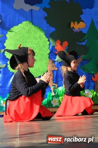 Zdjęcie w galerii na portalu naszraciborz.pl: Majka Jeżowska w nagrodę wiadomości z regionu