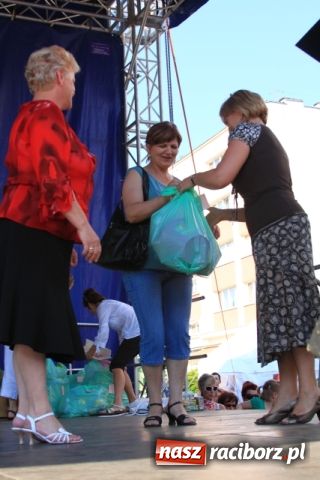 Zdjęcie w galerii na portalu naszraciborz.pl: Majka Jeżowska w nagrodę wiadomości z regionu