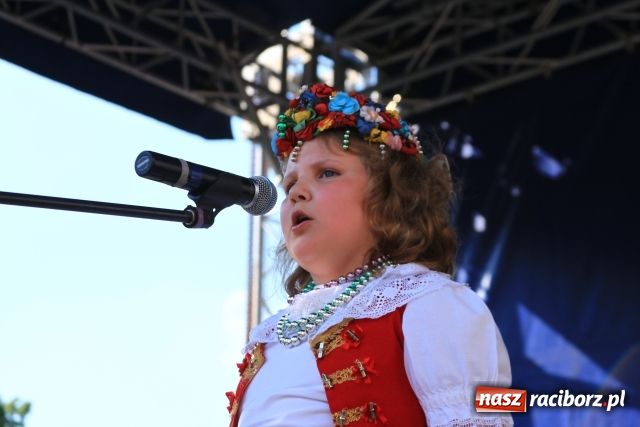 Zdjęcie w galerii na portalu naszraciborz.pl: Majka Jeżowska w nagrodę wiadomości z regionu