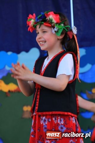 Zdjęcie w galerii na portalu naszraciborz.pl: Majka Jeżowska w nagrodę wiadomości z regionu