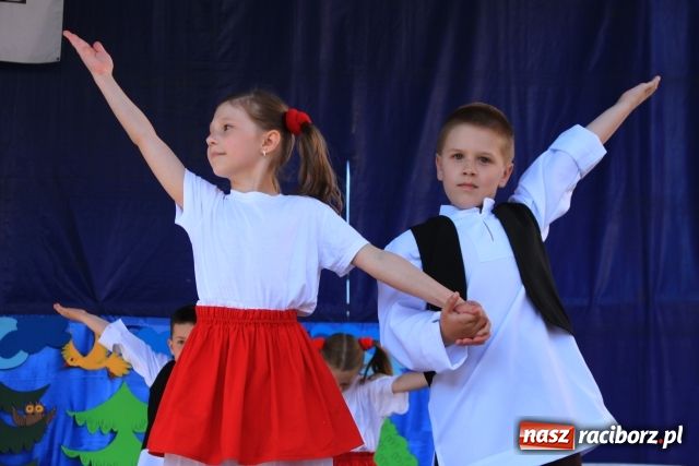 Zdjęcie w galerii na portalu naszraciborz.pl: Majka Jeżowska w nagrodę wiadomości z regionu