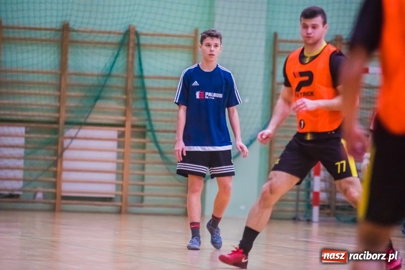 Zdjęcie w galerii na portalu naszraciborz.pl: Sobota w HLPN. Salon Fryzjerski wygrał bez walki. Dezercja Agencji Kredytowej wiadomości z regionu