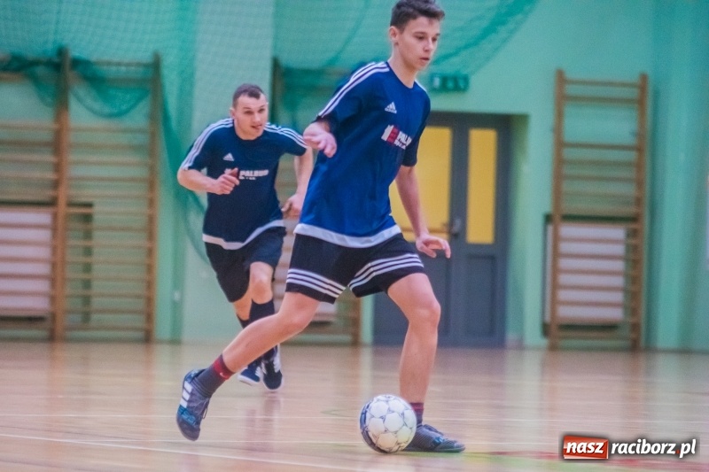 Zdjęcie w galerii na portalu naszraciborz.pl: Sobota w HLPN. Salon Fryzjerski wygrał bez walki. Dezercja Agencji Kredytowej wiadomości z regionu