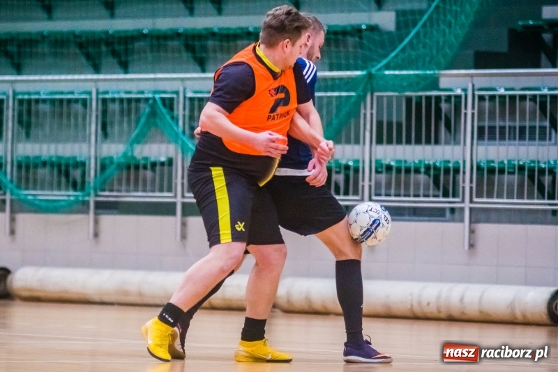 Zdjęcie w galerii na portalu naszraciborz.pl: Sobota w HLPN. Salon Fryzjerski wygrał bez walki. Dezercja Agencji Kredytowej wiadomości z regionu