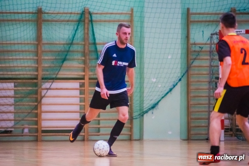 Zdjęcie w galerii na portalu naszraciborz.pl: Sobota w HLPN. Salon Fryzjerski wygrał bez walki. Dezercja Agencji Kredytowej wiadomości z regionu