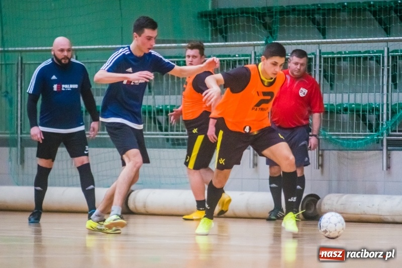 Zdjęcie w galerii na portalu naszraciborz.pl: Sobota w HLPN. Salon Fryzjerski wygrał bez walki. Dezercja Agencji Kredytowej wiadomości z regionu