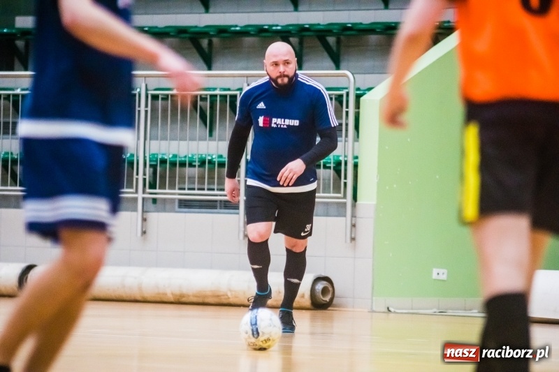 Zdjęcie w galerii na portalu naszraciborz.pl: Sobota w HLPN. Salon Fryzjerski wygrał bez walki. Dezercja Agencji Kredytowej wiadomości z regionu