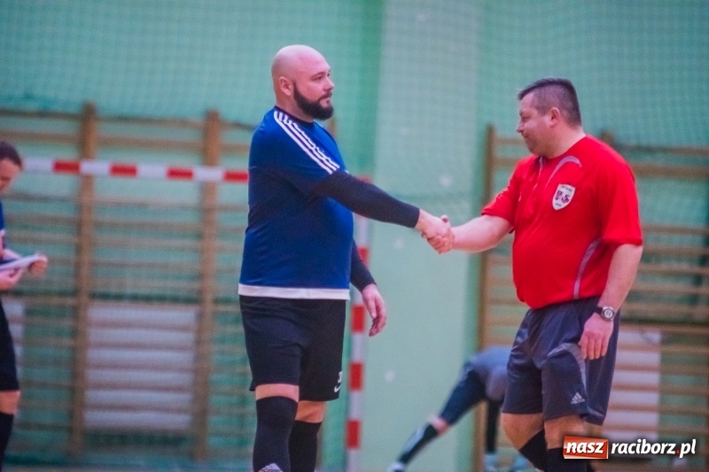 Zdjęcie w galerii na portalu naszraciborz.pl: Sobota w HLPN. Salon Fryzjerski wygrał bez walki. Dezercja Agencji Kredytowej wiadomości z regionu