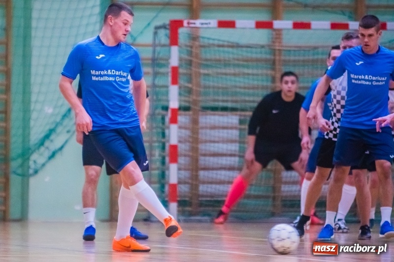 Zdjęcie w galerii na portalu naszraciborz.pl: Sobota w HLPN. Salon Fryzjerski wygrał bez walki. Dezercja Agencji Kredytowej wiadomości z regionu