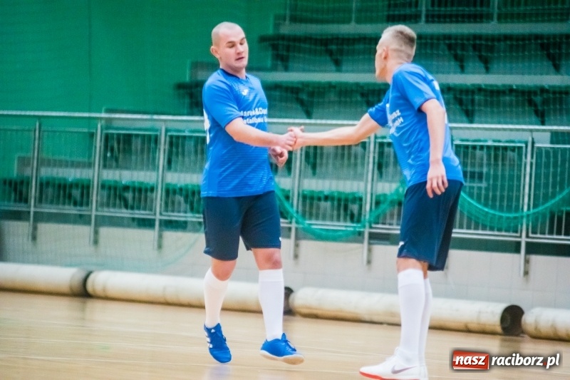 Zdjęcie w galerii na portalu naszraciborz.pl: Sobota w HLPN. Salon Fryzjerski wygrał bez walki. Dezercja Agencji Kredytowej wiadomości z regionu