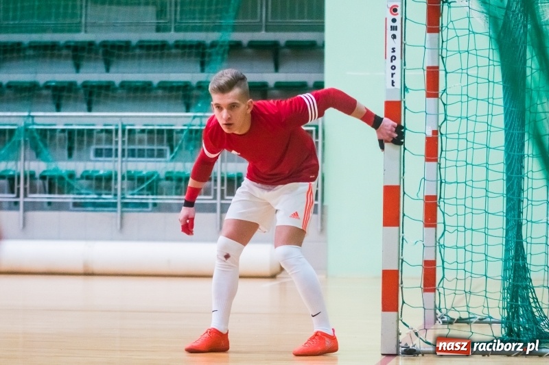 Zdjęcie w galerii na portalu naszraciborz.pl: Sobota w HLPN. Salon Fryzjerski wygrał bez walki. Dezercja Agencji Kredytowej wiadomości z regionu