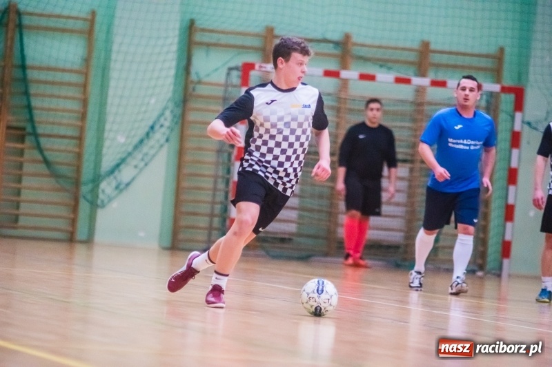 Zdjęcie w galerii na portalu naszraciborz.pl: Sobota w HLPN. Salon Fryzjerski wygrał bez walki. Dezercja Agencji Kredytowej wiadomości z regionu