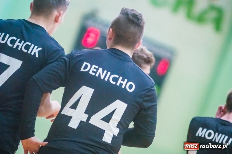 Zdjęcie w galerii na portalu naszraciborz.pl: Sobota w HLPN. Salon Fryzjerski wygrał bez walki. Dezercja Agencji Kredytowej wiadomości z regionu