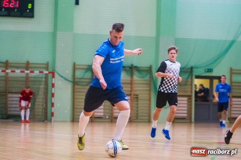 Zdjęcie w galerii na portalu naszraciborz.pl: Sobota w HLPN. Salon Fryzjerski wygrał bez walki. Dezercja Agencji Kredytowej wiadomości z regionu