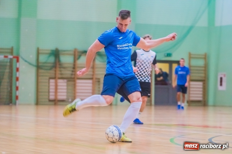 Zdjęcie w galerii na portalu naszraciborz.pl: Sobota w HLPN. Salon Fryzjerski wygrał bez walki. Dezercja Agencji Kredytowej wiadomości z regionu