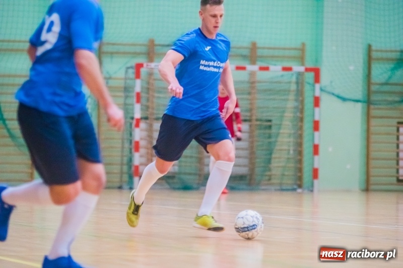 Zdjęcie w galerii na portalu naszraciborz.pl: Sobota w HLPN. Salon Fryzjerski wygrał bez walki. Dezercja Agencji Kredytowej wiadomości z regionu