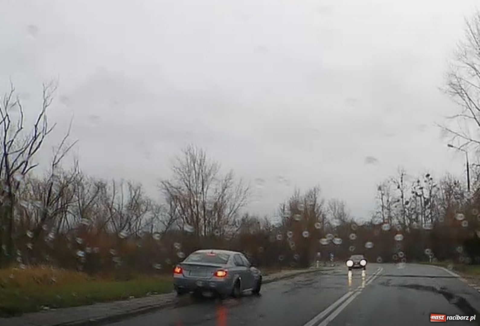 Zdjęcie w galerii na portalu naszraciborz.pl: Szarża BMW na Kozielskiej w Raciborzu. W tym miejscu doszło ostatnio do kilku kolizji WIDEO wiadomości z regionu