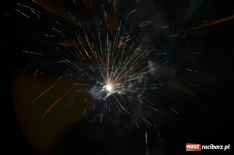 Zdjęcie w galerii na portalu naszraciborz.pl: Sylwester bez fajerwerków. Prezydent popiera apel, ale sam postrzela w bezpiecznej odległości wiadomości z regionu