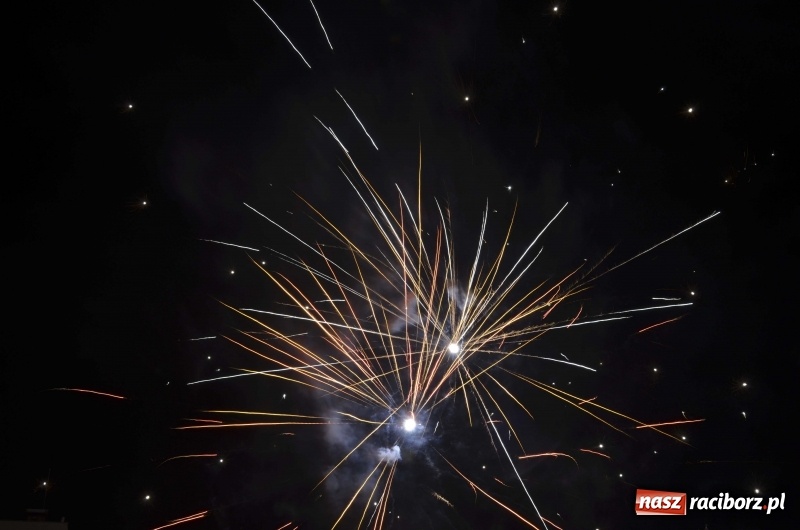 Zdjęcie w galerii na portalu naszraciborz.pl: Sylwester bez fajerwerków. Prezydent popiera apel, ale sam postrzela w bezpiecznej odległości wiadomości z regionu