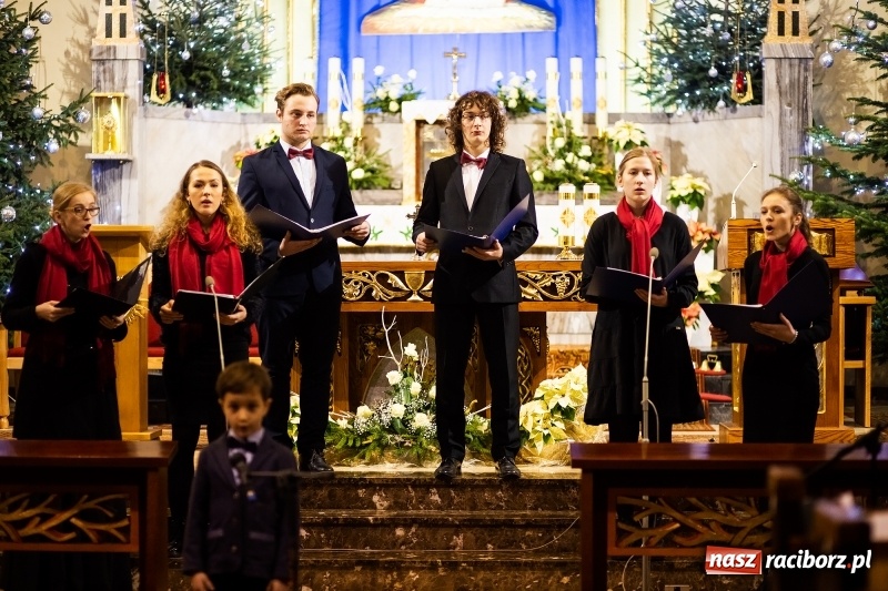 Zdjęcie w galerii na portalu naszraciborz.pl: Kolędowanie dla Asi w Studziennej wiadomości z regionu