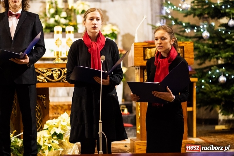 Zdjęcie w galerii na portalu naszraciborz.pl: Kolędowanie dla Asi w Studziennej wiadomości z regionu