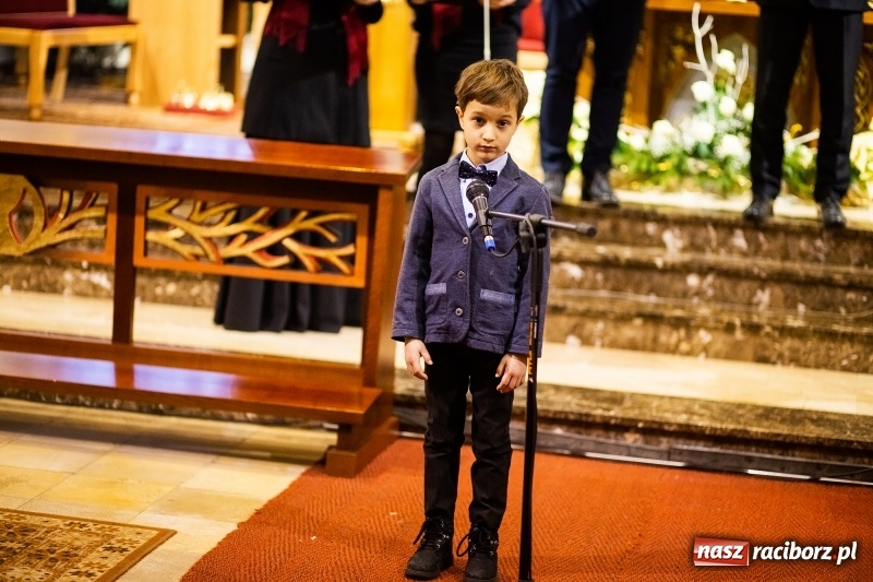 Zdjęcie w galerii na portalu naszraciborz.pl: Kolędowanie dla Asi w Studziennej wiadomości z regionu