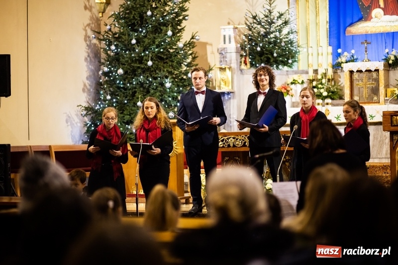 Zdjęcie w galerii na portalu naszraciborz.pl: Kolędowanie dla Asi w Studziennej wiadomości z regionu