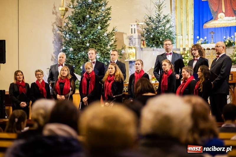 Zdjęcie w galerii na portalu naszraciborz.pl: Kolędowanie dla Asi w Studziennej wiadomości z regionu