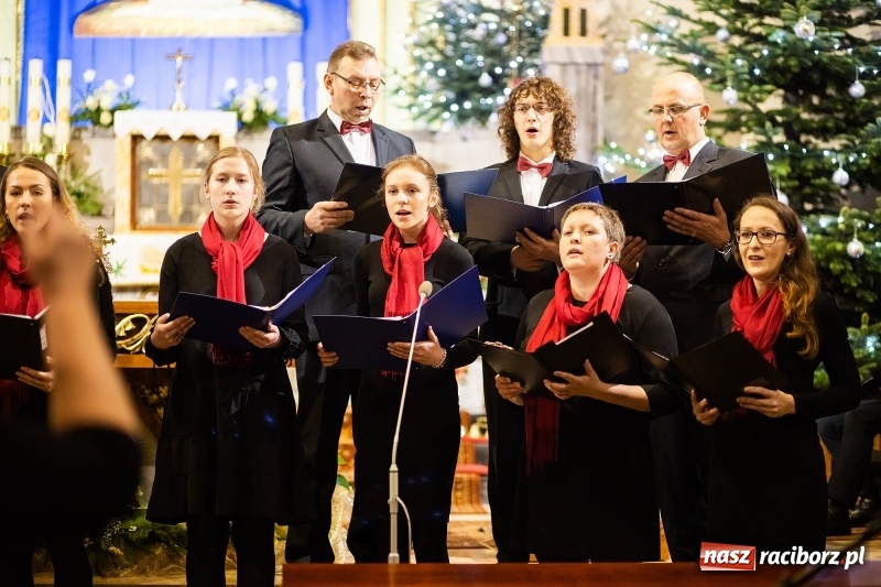Zdjęcie w galerii na portalu naszraciborz.pl: Kolędowanie dla Asi w Studziennej wiadomości z regionu