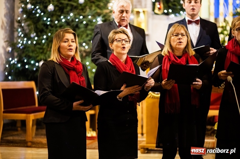 Zdjęcie w galerii na portalu naszraciborz.pl: Kolędowanie dla Asi w Studziennej wiadomości z regionu
